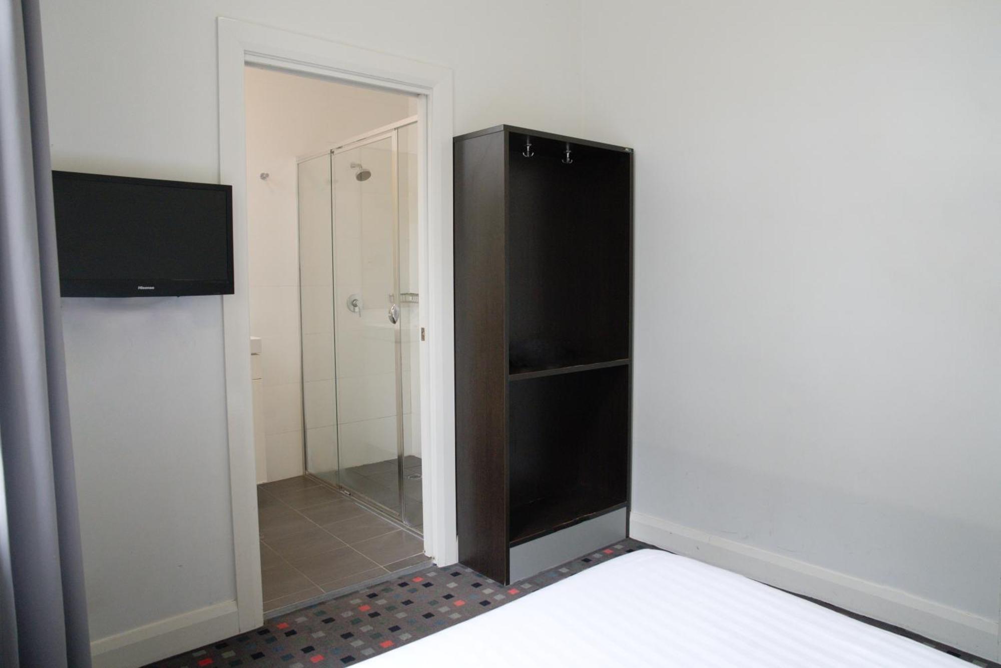 The Sunnyside Tavern, Broadmeadow Newcastle Chambre photo
