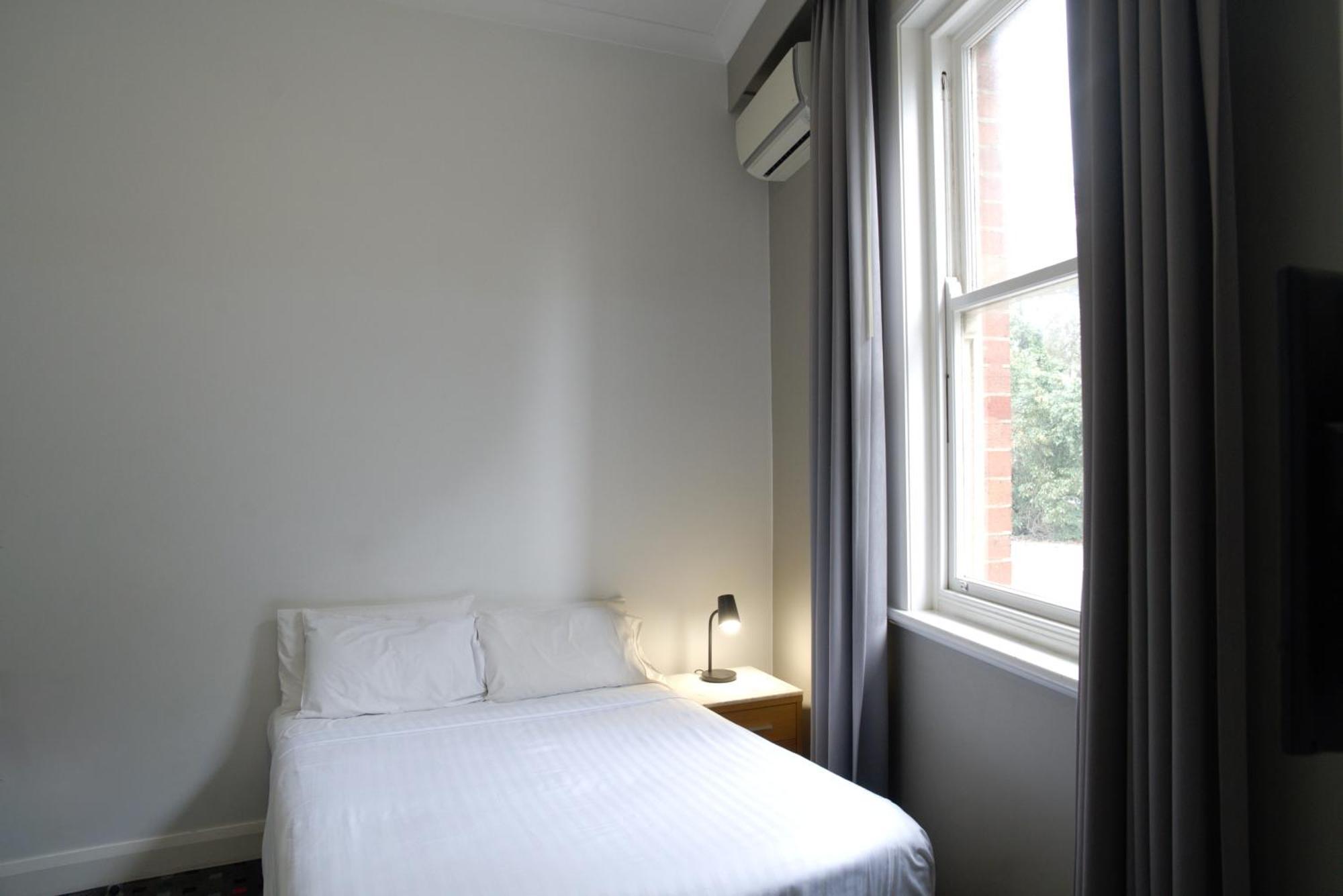 The Sunnyside Tavern, Broadmeadow Newcastle Chambre photo