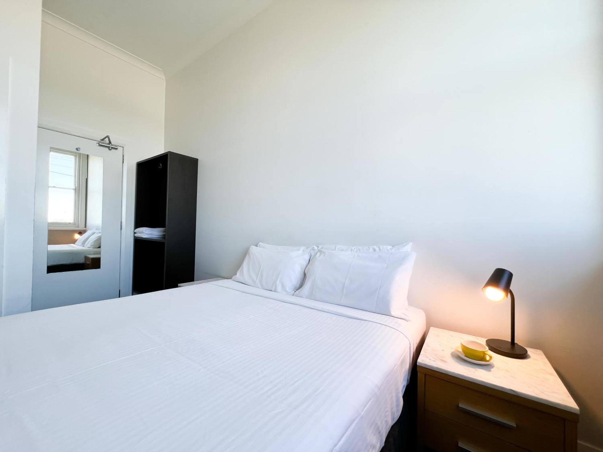 The Sunnyside Tavern, Broadmeadow Newcastle Chambre photo